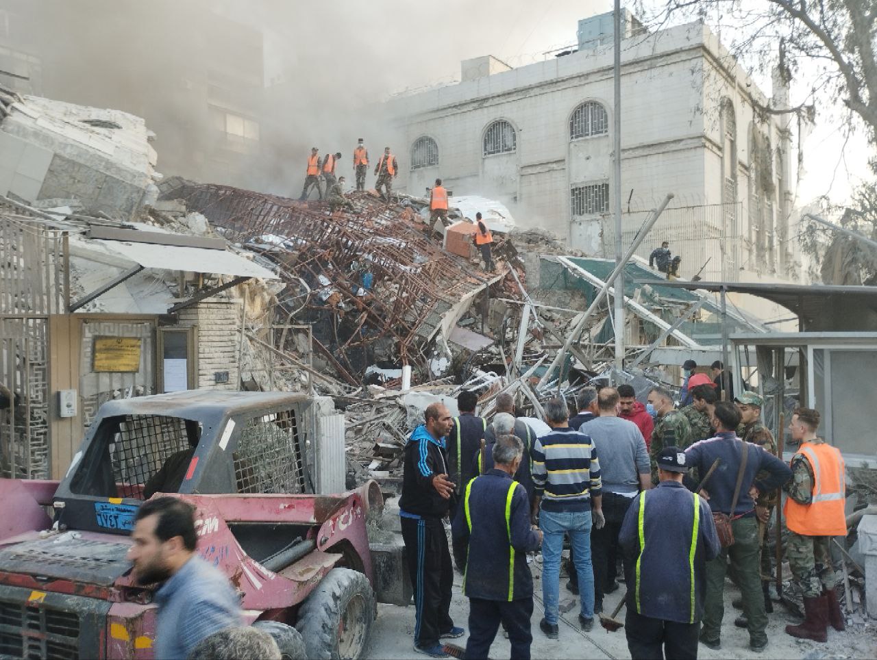 العدوان الاسرائيلي على القنصلية الايرانية في دمشق (13)